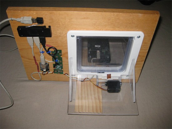 an rfid and twitter powered cat door via psfk.com